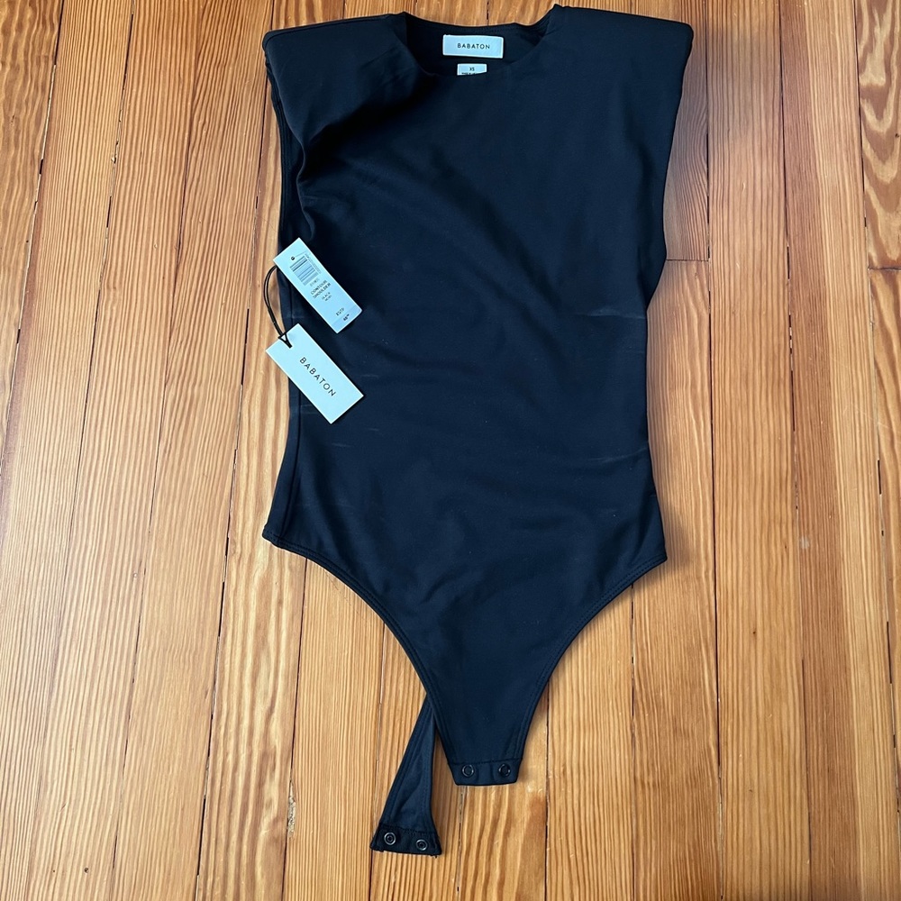 Aritzia Babaton Contour Shoulder Leotard